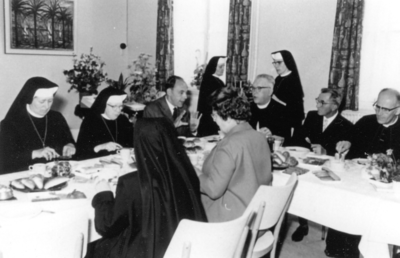 500408 Lunch in Huize Nazareth, 1964