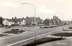 500442 Kruispunt Rijksweg met Sint Oederodeseweg/Nieuwstraat richting Eindhoven, 1968