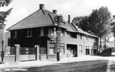 500480 Woonhuis met winkel van H. Swinkels van Berkel, 1930