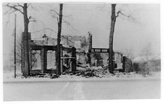 500490 Het afgebrande huis van huisarts Burgering, 1944