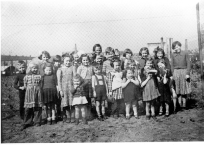500496 Kinderen uit de Molenstraat, 1948
