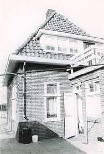500660 Achterzijde woning van Piet van Zutphen, 1985