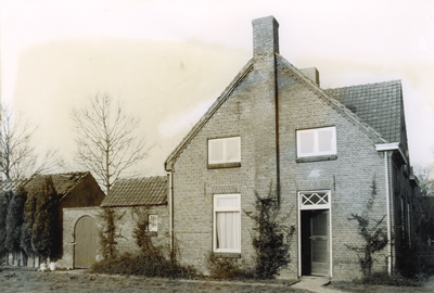 500679 Zij aanzicht woonhuis Kerkakkerstraat, 1985