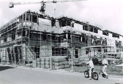 500698 Bouwwerkzaamheden bij het gemeentehuis, 1987