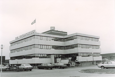 500767 Hoofdkantoor van de IBC bouwgroep, 1975