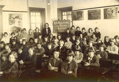 500791 4e klas van de Heilig Hart meisjesschool, 1920