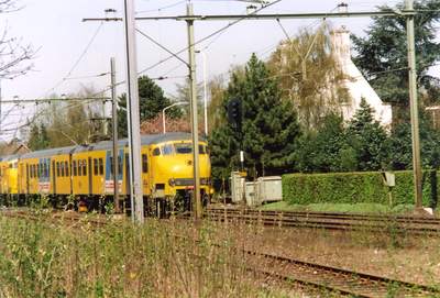 500811 Passerende trein in Best, 04/1997