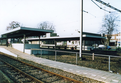 501117 Achterzijde stationsgebouw, 1985