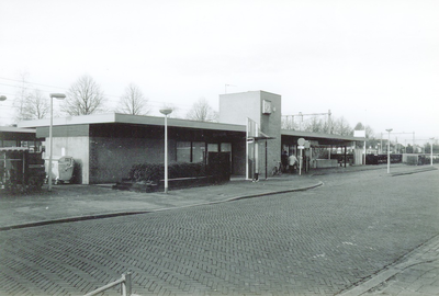 501119 Voorzijde stationsgebouw, 1985