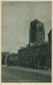 501129 Pastorie met toren van de Sint Odulphuskerk, 1950