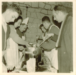 501144 Oliebollen bakken door de scouting van de Sint Jan Don Boscogroep, 1960
