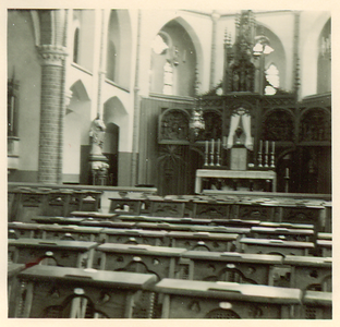 501157 Interieur van de Sint Odulphuskerk, 1955