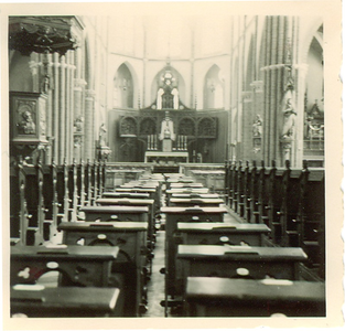 501158 Interieur van de Sint Odulphuskerk, 1955