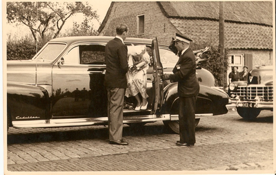 501271 Bezoek van Koninging Juliana en Prins Bernhard aan Best, 07/09/1949