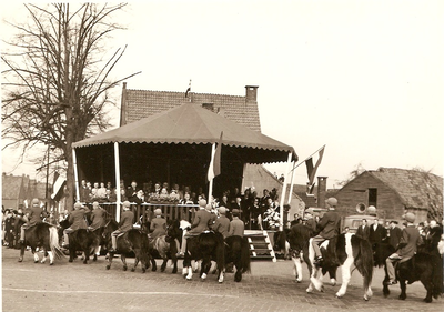 501309 Defileé van ponyclub voor Burgemeester G.F.J. Notermans, 03/1959