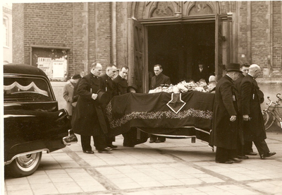 501366 Begrafenis van gemeentesecretaris L. Jansen, 19-02-1960