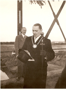 501401 Toespraak burgemeester G.F.J. Notermans bij de opening van de Batabrug , 06-12-1947
