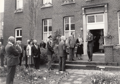 501512 Z.K.H.Prins Claus von Amsberg bij het bezoek bij Pastoor H. Maas, 29-04-1980