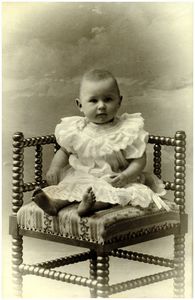 180086 Baby Anna Maria Francisca van den Dungen (Miep, Marietje), 05-1908