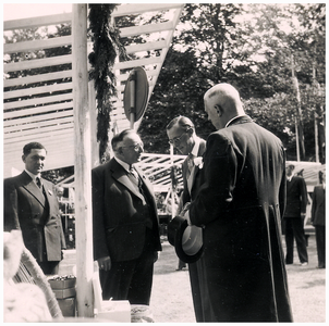 180571 Het bezoek van Prins Bernhard aan de Industrie-show met rechts: Burgemeester Moons Prins Bernhard, 07-09-1949