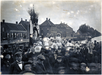 180672 Commniekanten op wagen in optocht, 10-1903