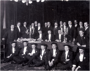 181183 Studenten met uiterst rechts staande Gerardus Josephus Johannes Marie Coovels (Gerard), 1901 - 1911