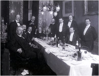 181188 Studenten met hun vaders?. Gerard Coovels 4e van rechts en geheel links Gerard M.A. Coovels sr, 1903 - 1913