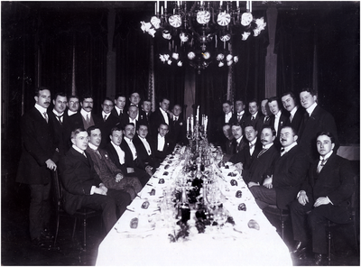 181206 Studentendiner met zittend 2e van rechts Gerardus Josephus Johannes Marie Coovels (Gerard), 1903 - 1913