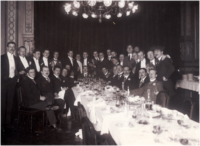 181208 Studentendiner met zittend 2e van links Gerardus Josephus Johannes Marie Coovels (Gerard), 1905 - 1915