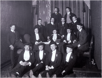 181210 Studentenvereniging met uiterst rechts Gerardus Josephus Johannes Marie Coovels (Gerard), 1901 - 1911