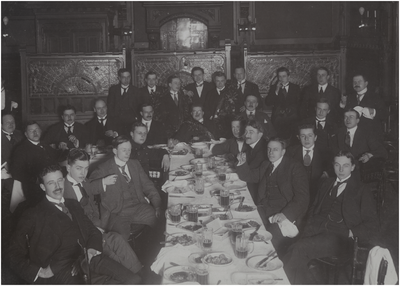 181218 Studentendiner met uiterst rechts Gerardus Josephus Johannes Marie Coovels (Gerard), 1905 - 1915