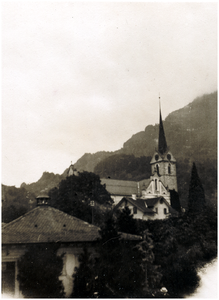 181505 Kerkje gezien vanaf het Meer van Luzern, 1923