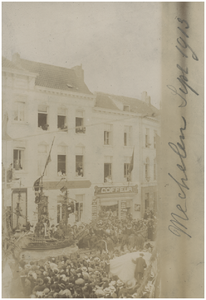 181574 Fotoalbum 3 bestaande uit 95 foto's -29. Praalwagen in een optocht, 09-1913