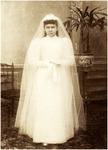 181770 Fotoalbum 2 bestaande uit 39 foto's 39. Maria A.J.A. Smits-Coovels ter gelegenheid van Plechtige Communie, 1895