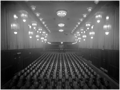 14365 Het interieur van een bioscoopzaal, 1930 - 1935