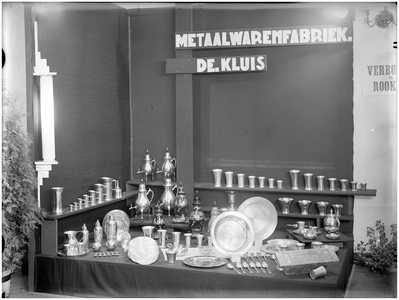 14447 Een stand van de Metaalwaren fabriek De Kluis op de Tentoonstelling Klim Op Helmond Industrie Handel Land- & ...