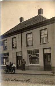 10326 Kruidenierszaak Wed. A.A. Notten, filiaal Van Heeswijk, Stratumsedijk, 1920