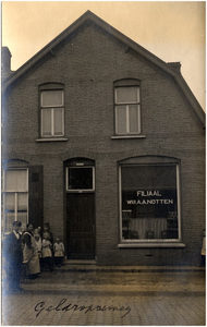 10330 Filiaal Van Grootel-de Vries aan de Geldropseweg, 1920