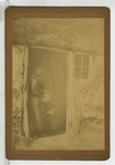390089 Meisje in de deuropening van een lemen huis, ca. 1890