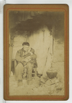 390110 Man met kind op schoot bij open haardvuur, ca. 1890