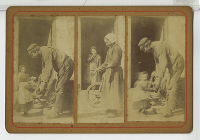 390129 Ouders met kinderen : drie momentopname op een karton geplakt, ca. 1890