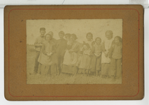 390148 Groep kinderen in het veld, ca. 1890