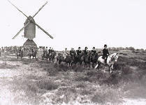 4440 Vereeniging 'Eindhovensche Manege' organiseerde op 2 mei 1931 voor haar leden een jacht achter de meute der ...