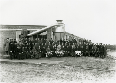 23512 Directie en personeel van de BATA fabriek bij de inzegening van de fabriek, 24-03-1934