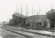 23570 Ravage na het ontsporen van een trein bij het station in Best, 28-10-1937