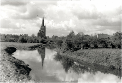 5423 De Dommel gezien in de richting van R.K. Kerk St. Petrus Banden, ca. 1938