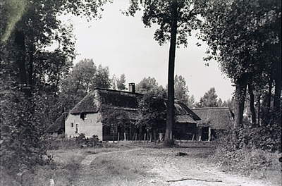 23576 Langgevelboerderij in het buitengebied, ca. 1935