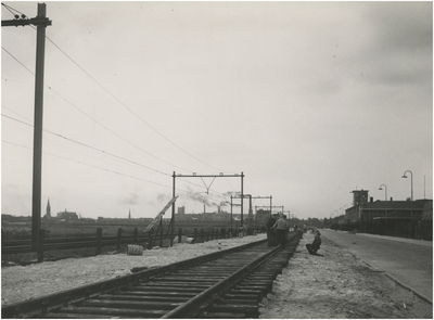 194780 Serie van 7 foto's betreffende de aanleg van het hoogspoor. Werkzaamheden aan de spoorlijn Eindhoven-Boxtel ...
