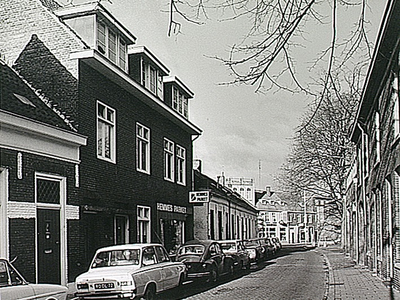 18993 Bergstraat, 2 t/m 16, gezien in de richting van de 'Kleine Berg', 01-1976