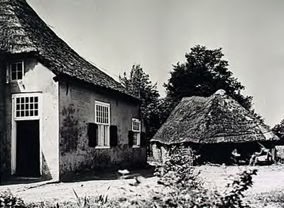 23607 Boerderij genaamd de Burghoef (1789), gelegen aan de Hoefweg, 05-1967